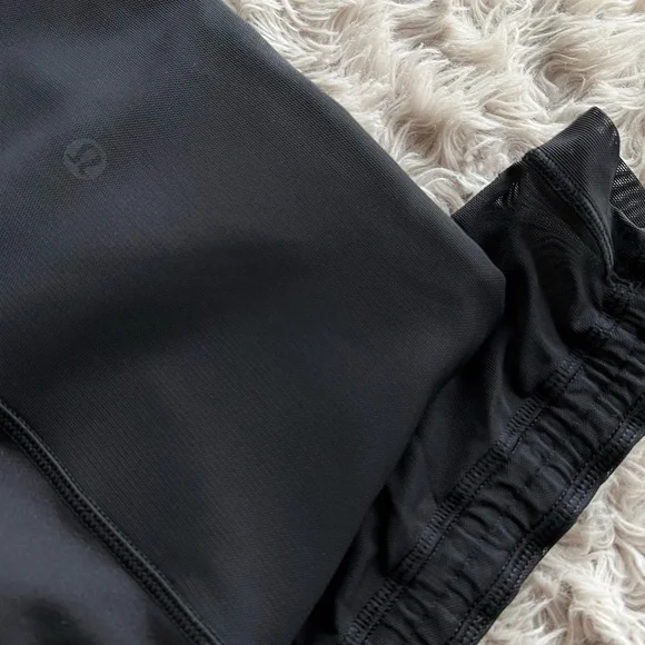 Lululemon Athletica Full Length High Rise Leggings w/ Mesh Detailing Size 4 - Picture 2 of 6